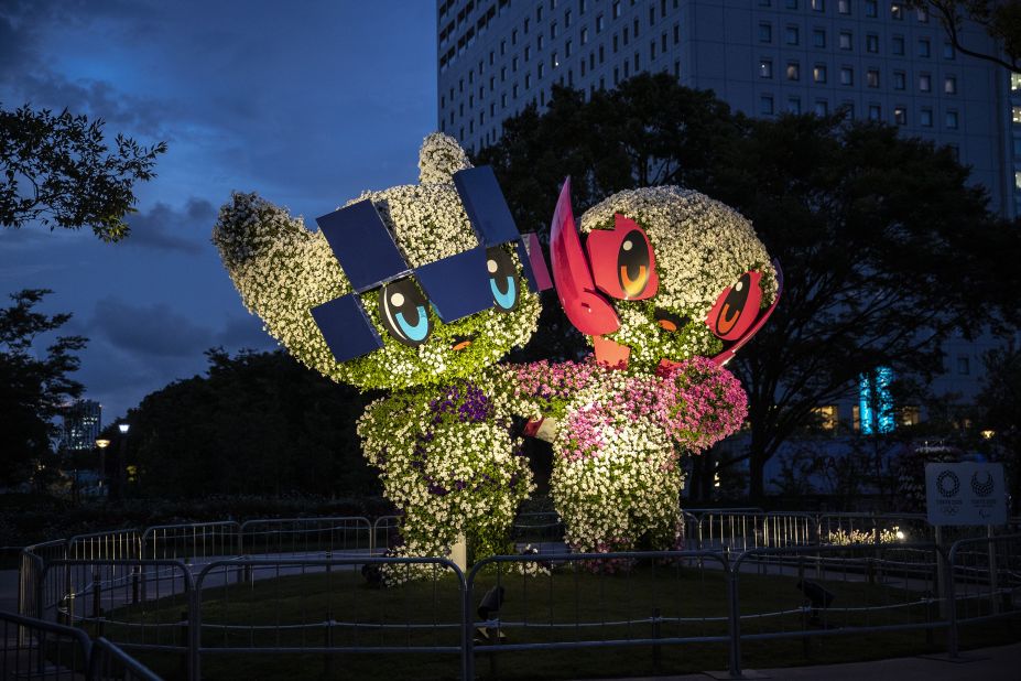 Here Miraitowa and Someity, the mascots for the Tokyo 2020 Games, have been re-created using floral arrangements.