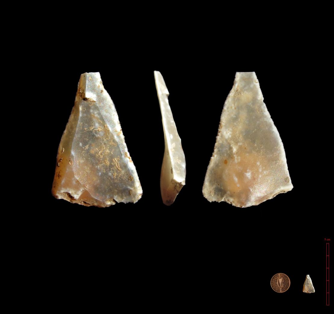 These tiny stone points (about 0.4 inch or 10 millimeters long) were made by the earliest known modern humans in western Europe.