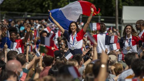 A crowd during the Olympic Games handover ceremony on August 8, 2021 in Paris.