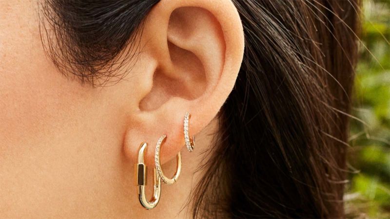 Small hoops earrings Dainty Hoop Earrings Huggie minimalist earrings Cubic Zirconia Hoops Sieraden Oorbellen Hoepeloorbellen Minimal jewelry Tiny hoops with cz 