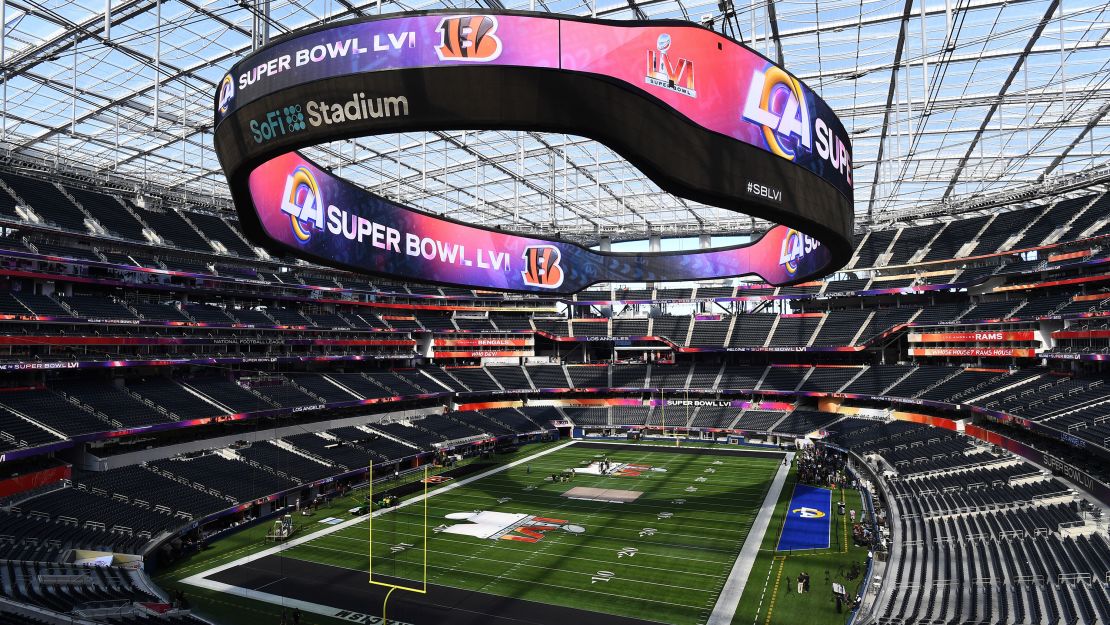 The 1000 Ton Screen Bringing Super Bowl Lvi To The Lucky Fans Inside Sofi Stadium Cnn