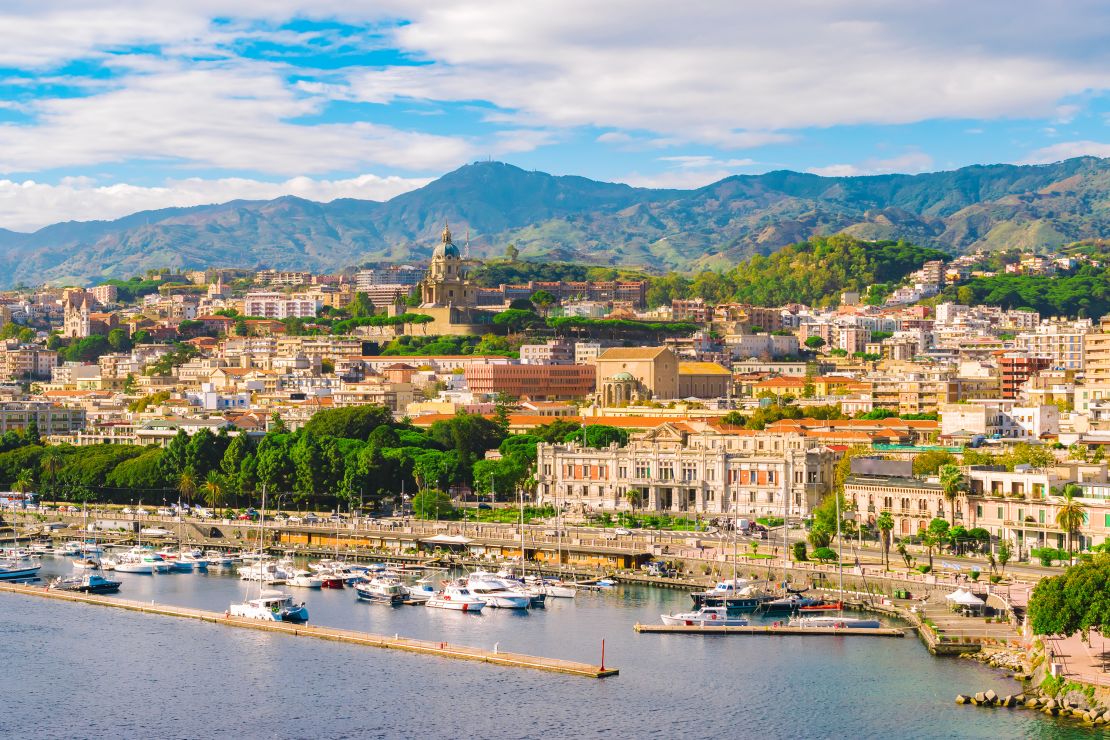 The Frecciabianca now speeds across Sicily to Messina.