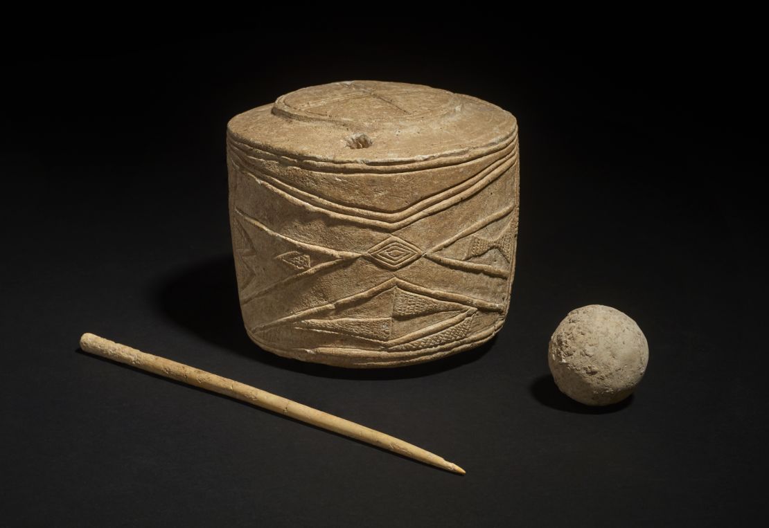 Burton Agnes chalk drum, chalk ball and bone pin. 3005--2890BC. 