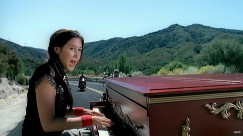 Music video for Vanessa Carlton's 'A Thousand Miles"