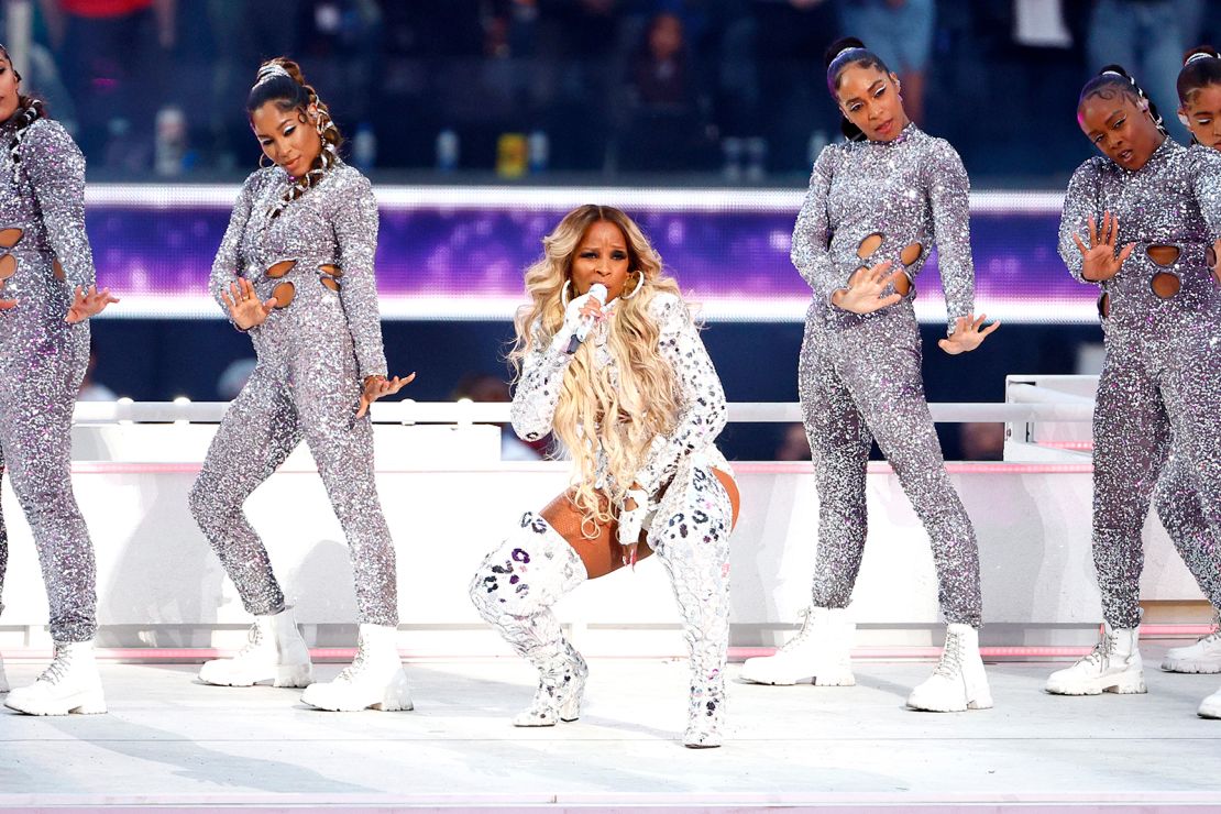 Mary J. Blige Wows in Shimmering Outfit & Thigh-High Boots for