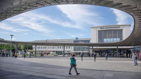 Graz is also the taking-off point for the extended service to Berlin.