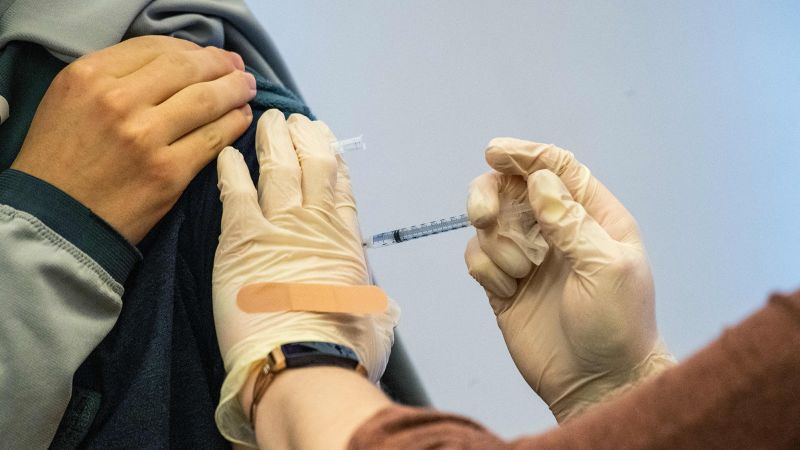 Pfizer and Moderna created life-saving vaccines. So why are their stocks crumbling? – CNN Pfizer and Moderna created life-saving vaccines. So why are their stocks crumbling? – CNN