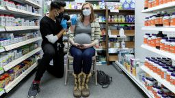 Michelle Melton, who is 35 weeks pregnant, receives the Pfizer-BioNTech vaccine against the coronavirus disease (COVID-19) at Skippack Pharmacy in Schwenksville, Pennsylvania, U.S., February 11, 2021.  REUTERS/Hannah Beier/File Photo