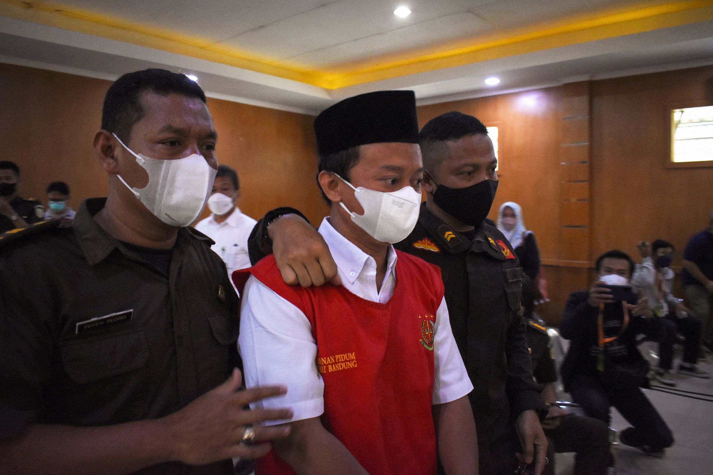 Www Xxx Com Techer Rape - Herry Wirawan: Indonesia court sentences Islamic school teacher for life  for raping students | CNN