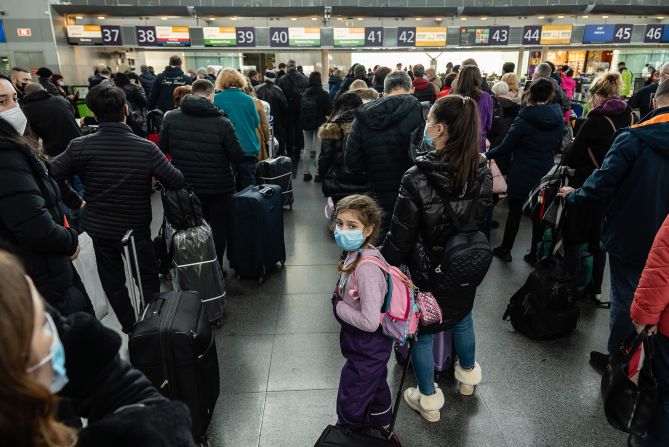 Travelers wait in line to check in to their departing flights February 15 at the Boryspil International Airport outside Kyiv. US President Joe Biden<a href="index.php?page=&url=https%3A%2F%2Fwww.cnn.com%2F2022%2F02%2F10%2Fpolitics%2Fbiden-ukraine-things-could-go-crazy%2Findex.html" target="_blank"> urged Americans in Ukraine to leave the country,</a> warning that "things could go crazy quickly" in the region.