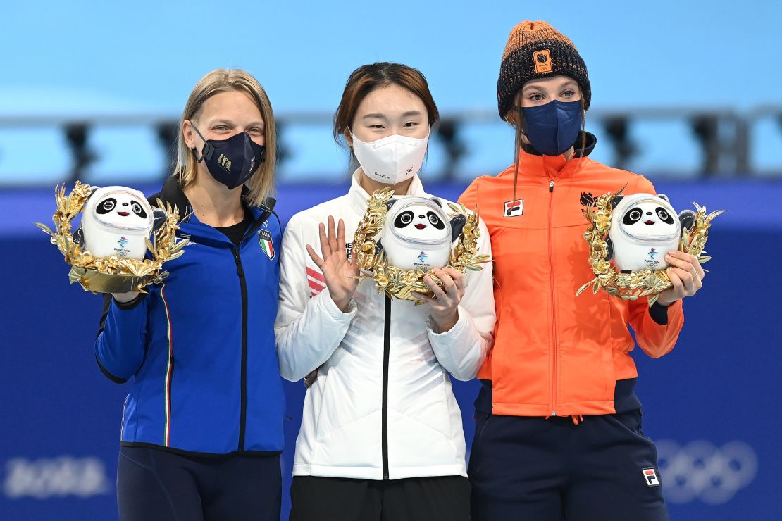 Choi (C), Fontana (L), and Schulting pose during the medal ceremony.