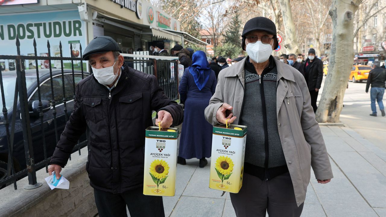 Cheap oil is sold by the Agricultural Products Office in Ankara on February 17 as Turkey's inflation continues to soar. The central bank kept its interest rate at 14% on Thursday, after four months of cuts.
