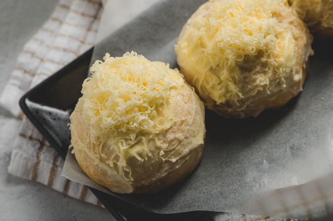 <strong>Ensaymada: </strong>This fluffy, buttery bread traces its roots to a coiled bread named ensaimada de Mallorca from Spain.