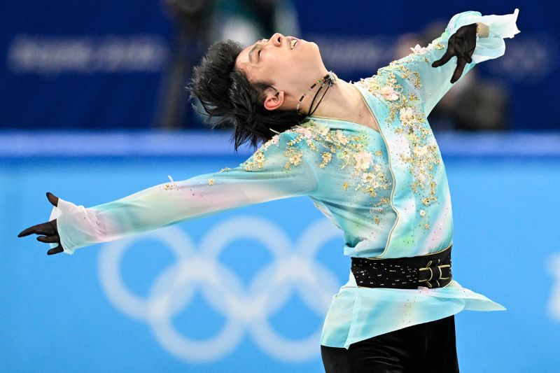 Yuzuru Hanyu Japanese figure skating icon retires from competition CNN