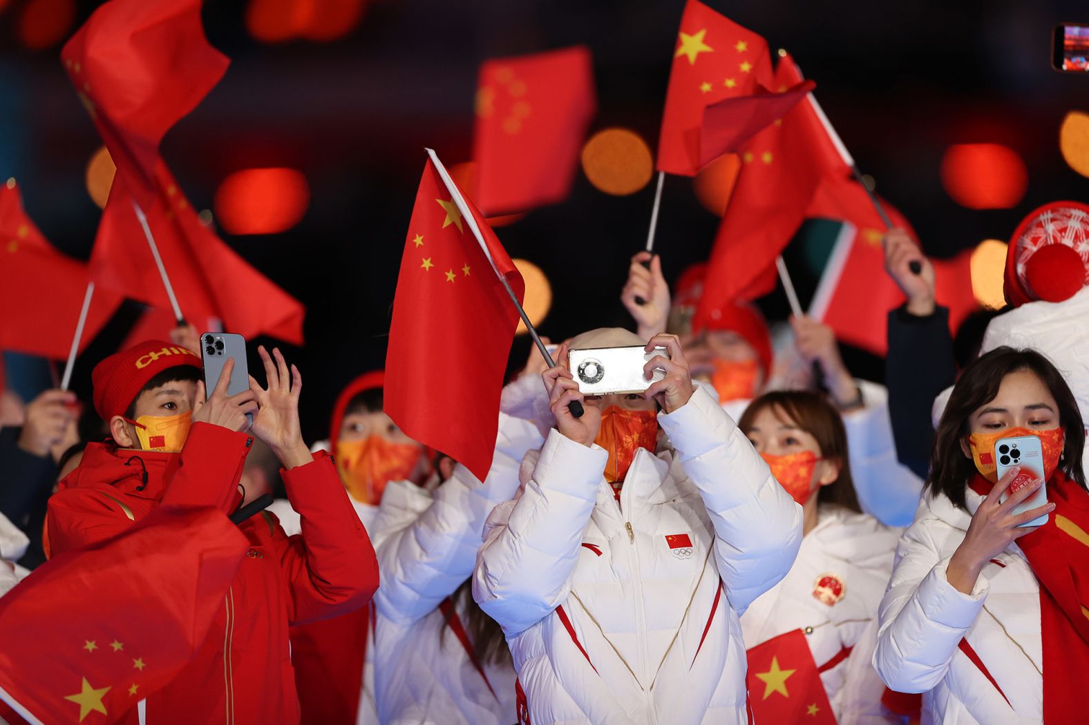Chinese athletes take photos while taking part in the ceremony.