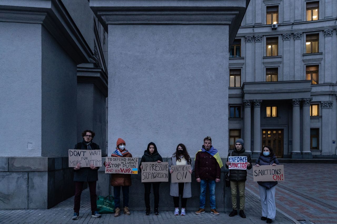 Protesters demanding economic sanctions against Russia stand outside the Ministry of Foreign Affairs in Kyiv on February 21. Only a small number of protesters showed up to demonstrate.