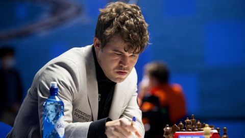 卡尔森在 1 月 29 日塔塔钢铁大师国际象棋锦标赛的最后一个周末做出反应。