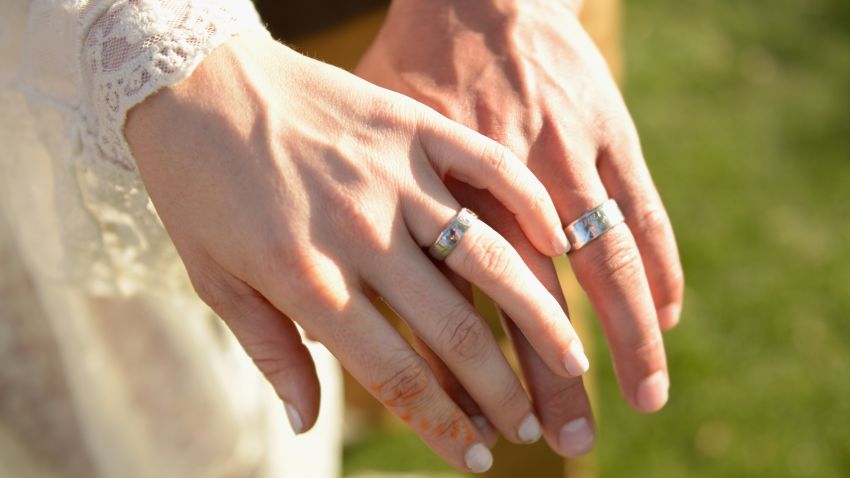 wedding rings hands