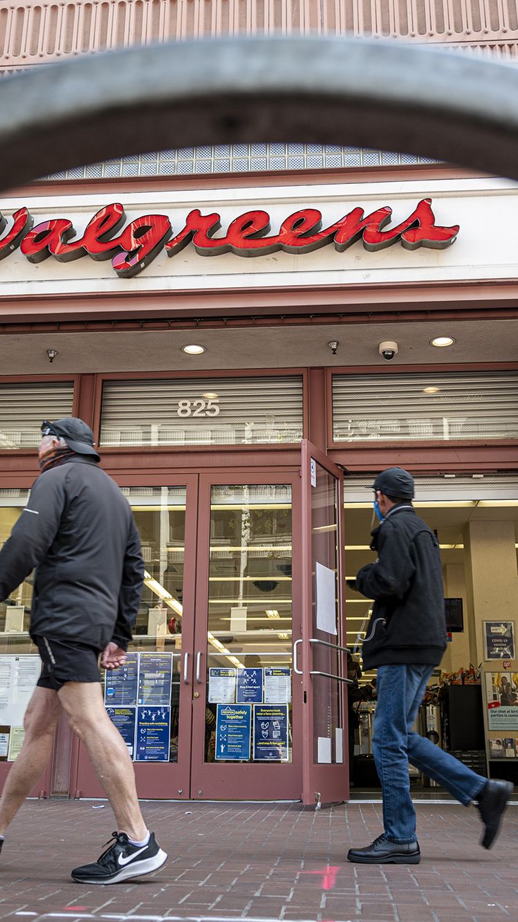 Picasso Miseria Abastecer Walgreens replaced some fridge doors with screens. And some shoppers  absolutely hate it | CNN Business
