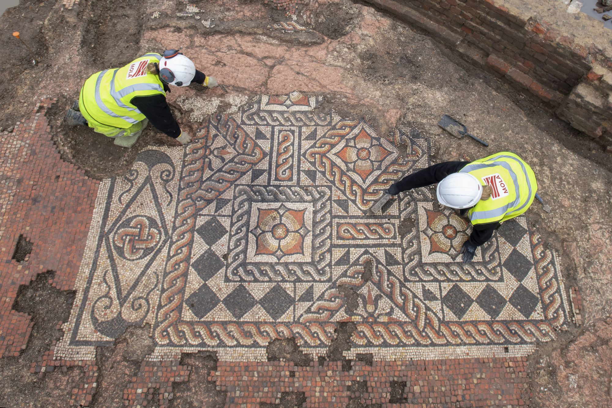 01 roman mosaic london archaeology discovery