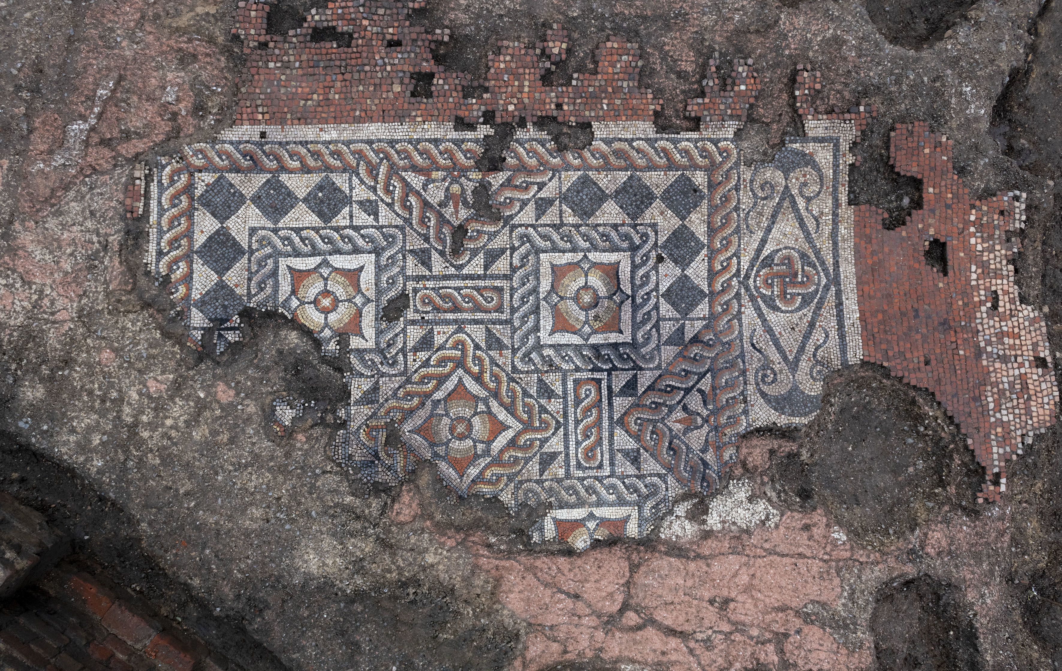 https://media.cnn.com/api/v1/images/stellar/prod/220223141424-03-roman-mosaic-london-archaeology-discovery.jpg?q=h_2238,w_3543,x_0,y_0