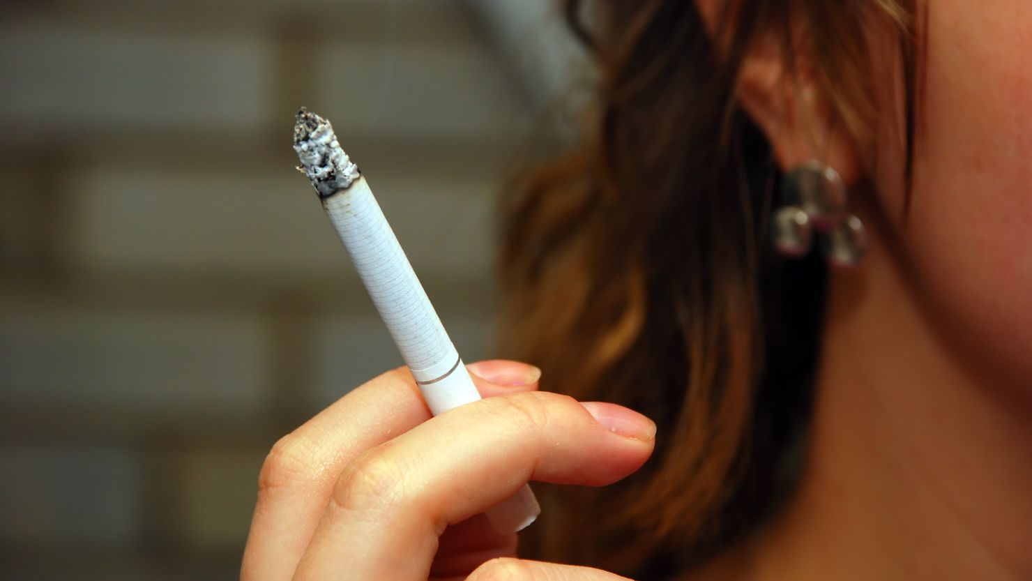 Smoking during adolescence is one of a few health concerns a new study has linked with accelerated aging in adulthood. 