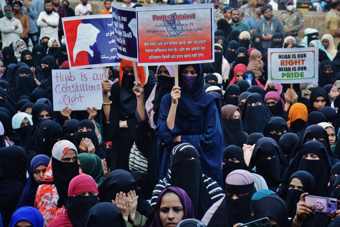 Muslim women in Mumbai protest against the Karnataka government on February 13, 2022. 