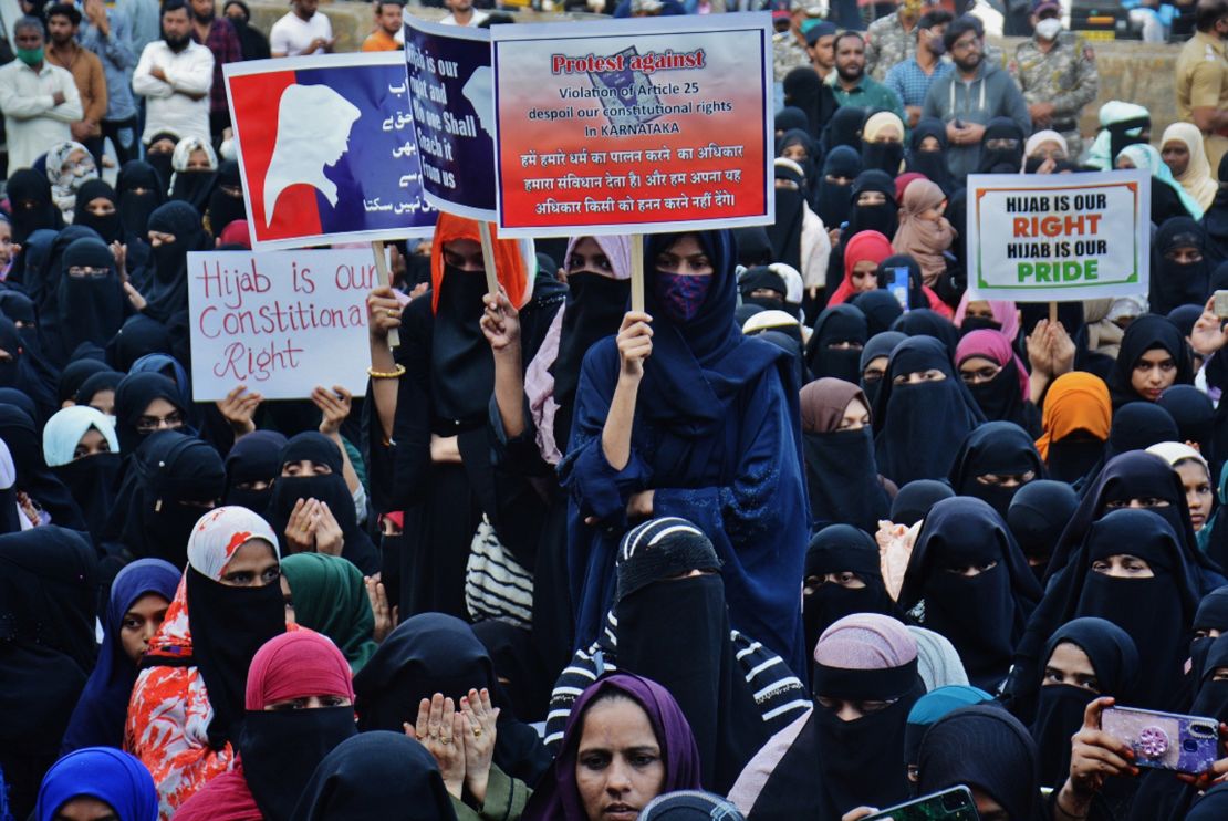 Muslim women in Mumbai protest against the Karnataka government on February 13, 2022.