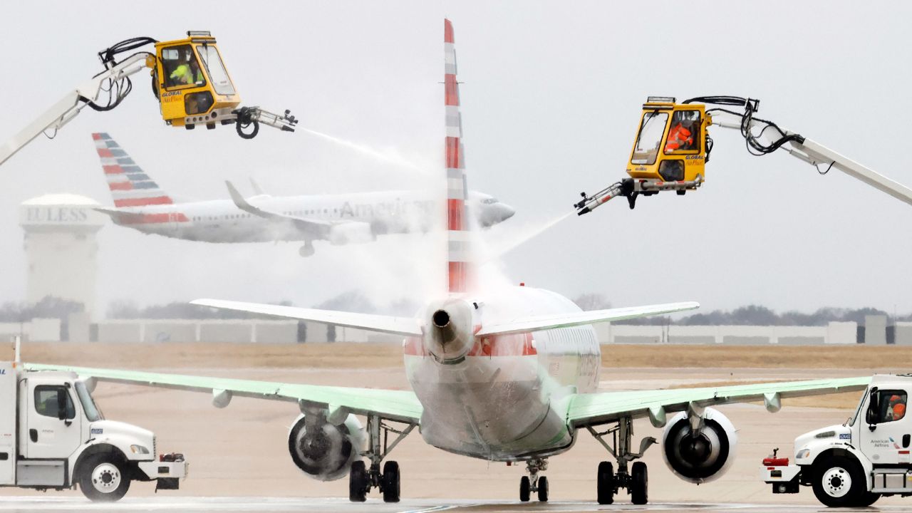 Hundreds of flights were canceled on Wednesday and Thursday, many of them at Dallas/Fort Worth International Airport.
