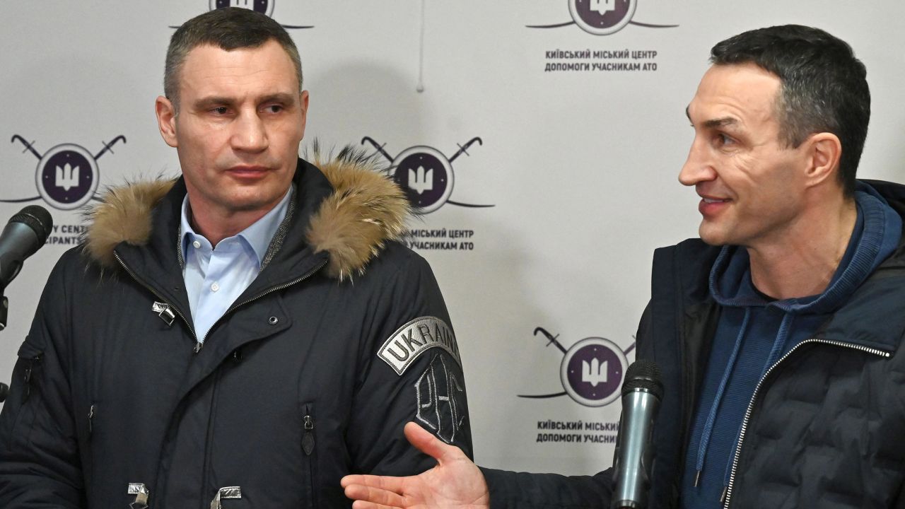 Kyiv mayor Vitali Klitschko (L) and his brother and former Ukrainian boxer Wladimir Klitschko speak at a recruitment center in Kyiv in early February.
