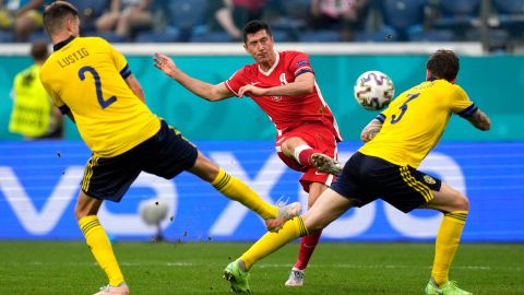 لیوینڈوسکی نے یورو 2020 کے اپنے میچ میں سویڈن کے خلاف اسکور کیا۔