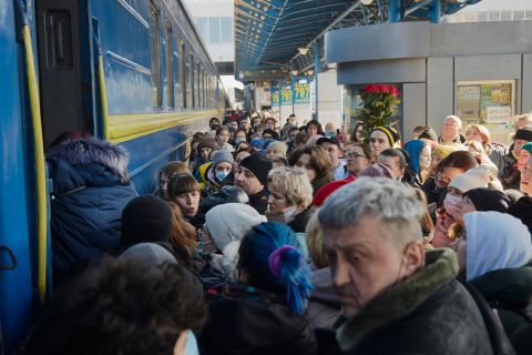 People in Kyiv board a train heading to the west of the country on February 26. Kelly Clements, the United Nations Deputy High Commissioner for Refugees, <a href=