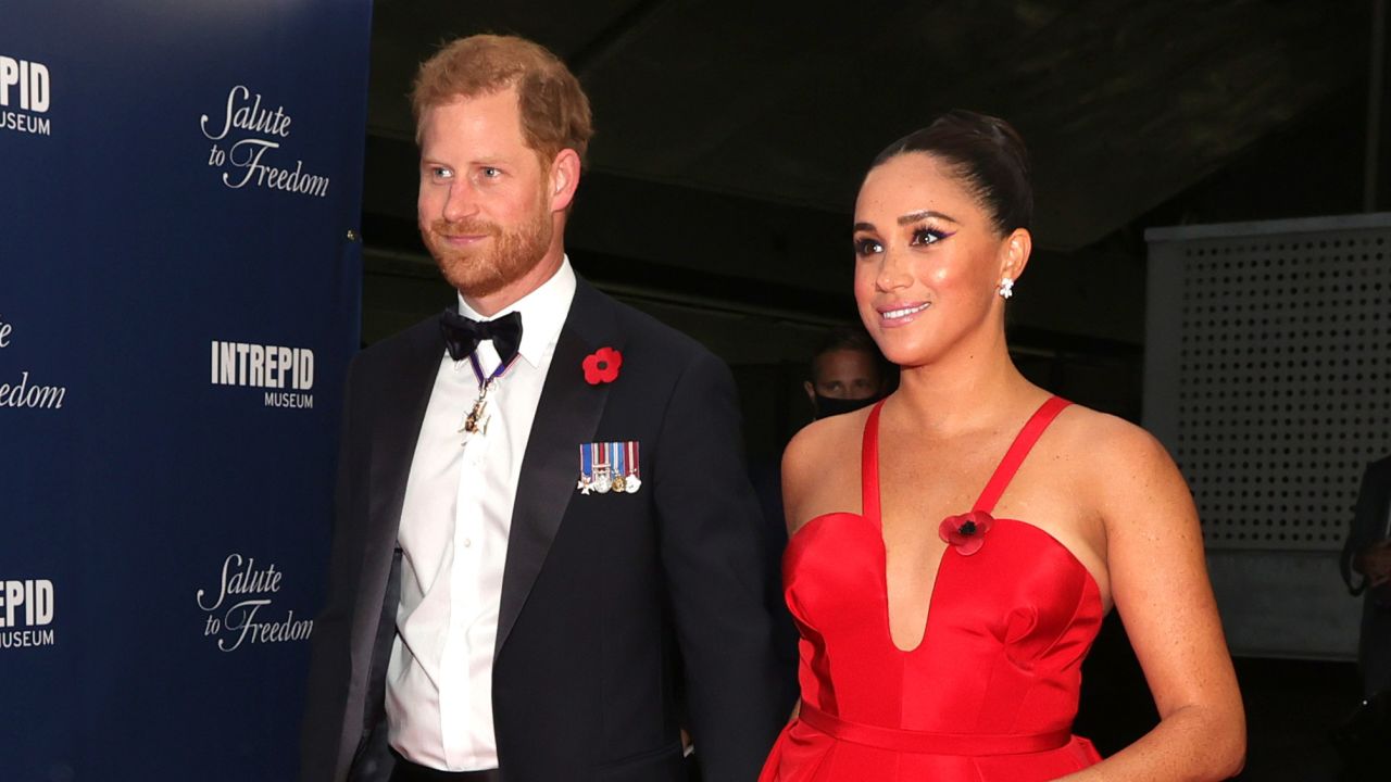 NEW YORK, NEW YORK - NOVEMBER 10: Prince Harry, Duke of Sussex and Meghan, Duchess of Sussex attend the 2021 Salute To Freedom Gala at Intrepid Sea-Air-Space Museum on November 10, 2021 in New York City. (Photo by Dia Dipasupil/Getty Images)