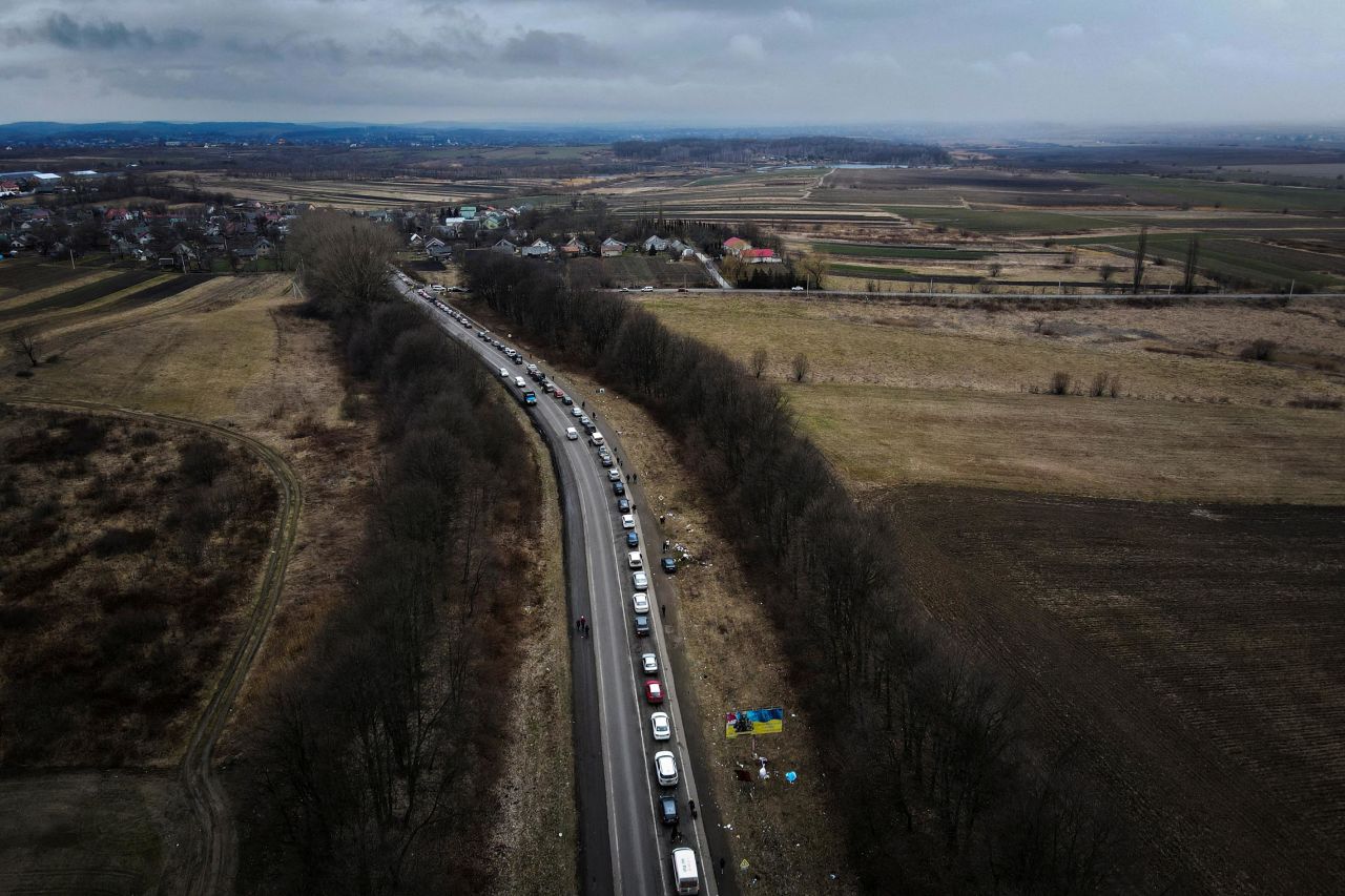 Cars line up on the road outside Mostyska, Ukraine, as people attempt to flee to Poland on February 27.  Zelensky says Russia waging war so Putin can stay in power &#8216;until the end of his life&#8217; w 1280