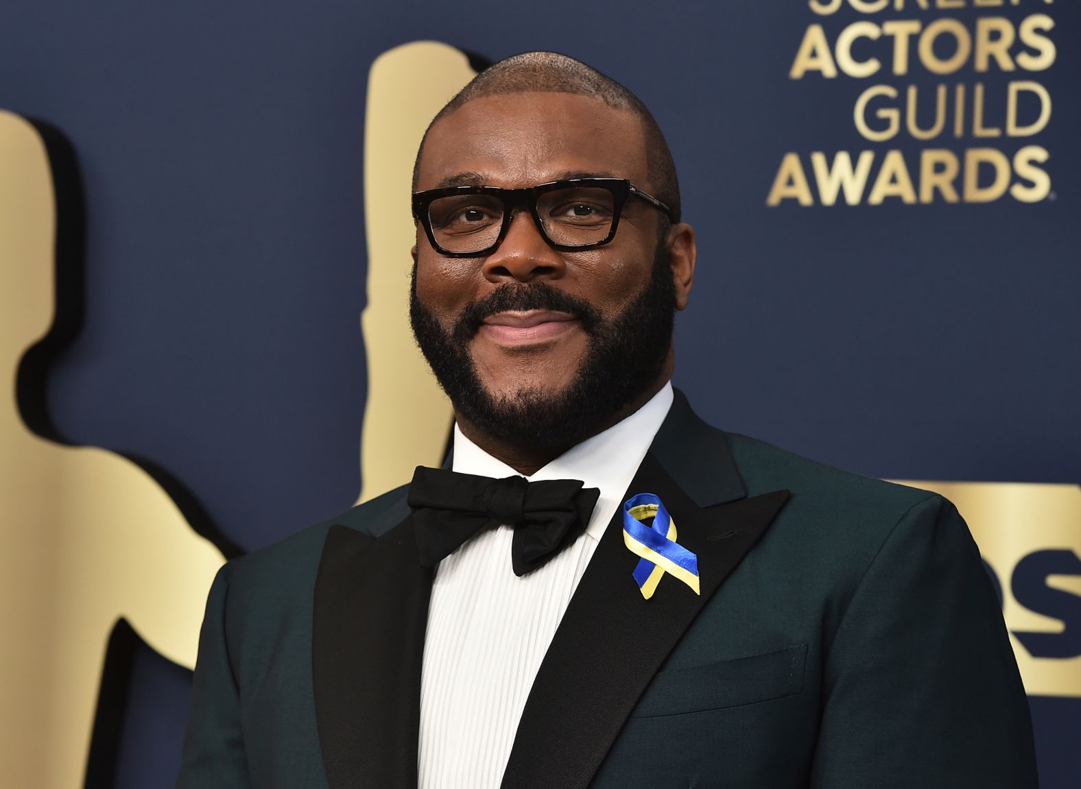 Actor and director Tyler Perry, who was part of the ensemble cast in the film "Don't Look Up," wears a ribbon with Ukrainian colors as he arrives for the show. <a href="index.php?page=&url=http%3A%2F%2Fwww.cnn.com%2F2022%2F02%2F14%2Fworld%2Fgallery%2Fukraine-russia-crisis%2Findex.html" target="_blank">Ukraine was invaded by Russia</a> on Thursday.