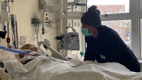 GuiYing Ma in the hospital with her husband Zhanxin Gao.