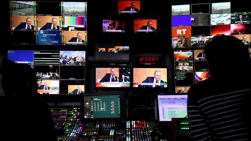RT uzskata, ka tās ietekme mazinās, jo televīzijas pakalpojumu sniedzēji un tehnoloģiju uzņēmumi vēršas pret Krievijas atbalstīto veikalu