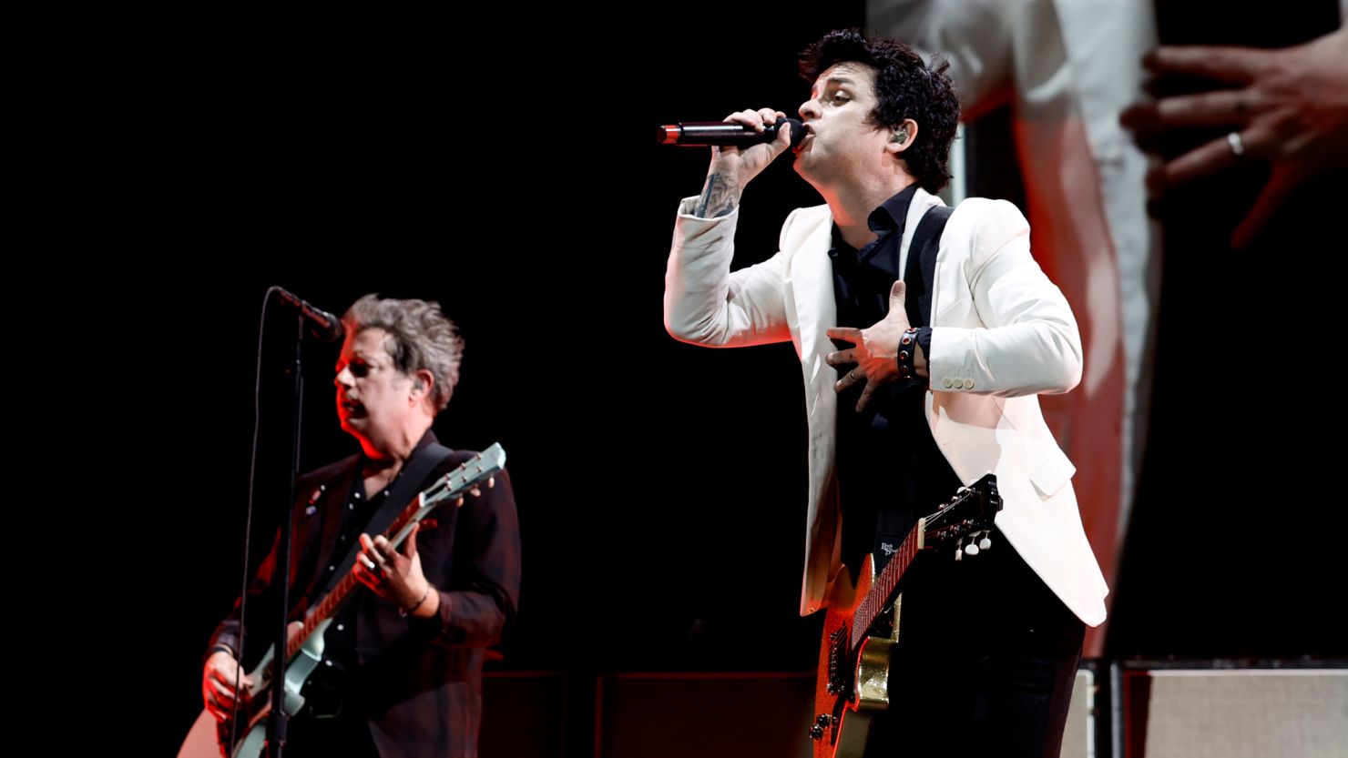 Концерты русский перевод. Green Day концерт. Концерты Green Day в России. Green Day концерт поцелуй. Концерт в Москве.