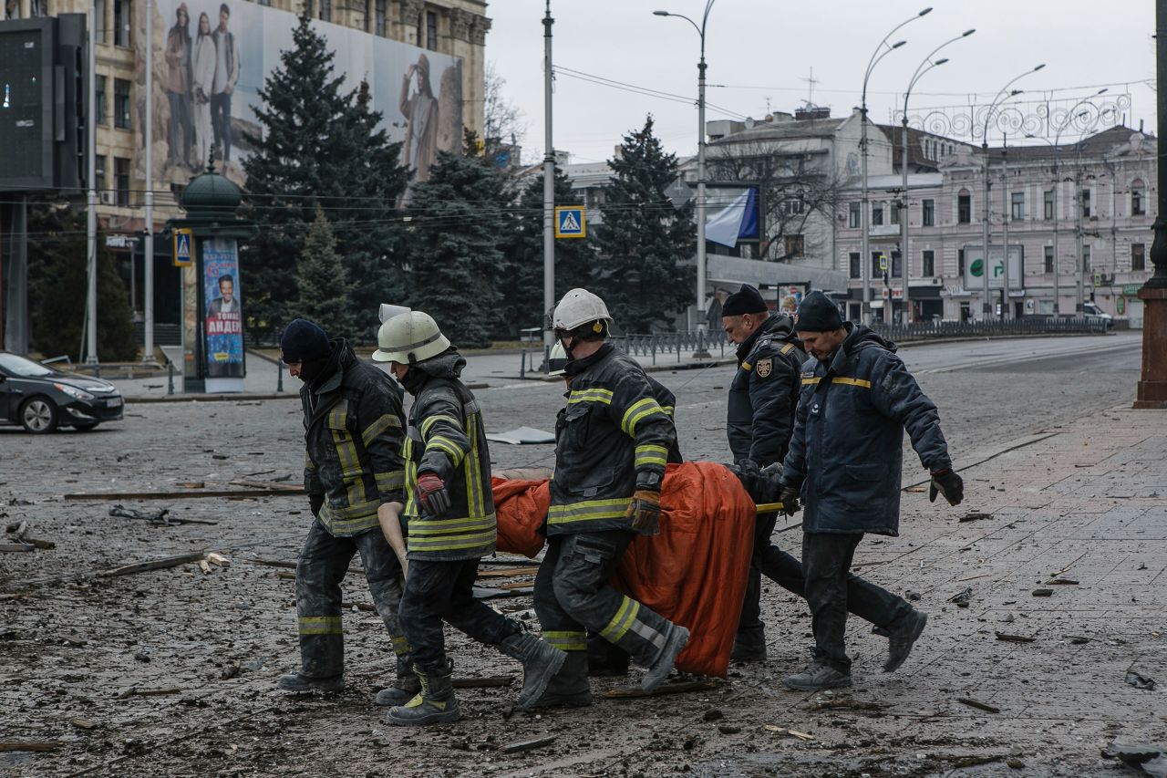 Ukrainian emergency workers carry a body of a victim following shelling that hit the City Hall building in Kharkiv on March 1.  Zelensky says Russia waging war so Putin can stay in power &#8216;until the end of his life&#8217; w 1280