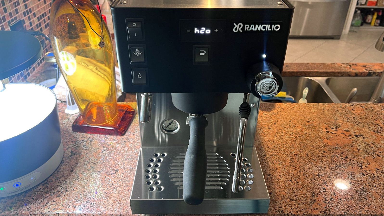 DeLonghi Stilosa Advanced Espresso & Coffee Machine with 15 Bar Pressure  1100 Watt 1 Litre Black