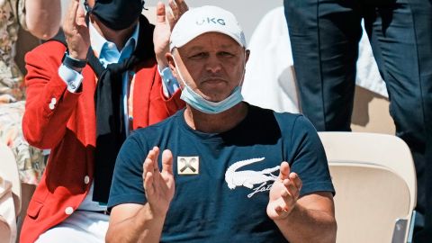 Marian Vajda applauding as Djokovic plays Stefanos Tsitsipas of Greece during the 2021 French Open.