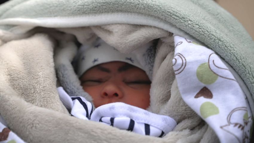 baby ukraine border damon dnt 2