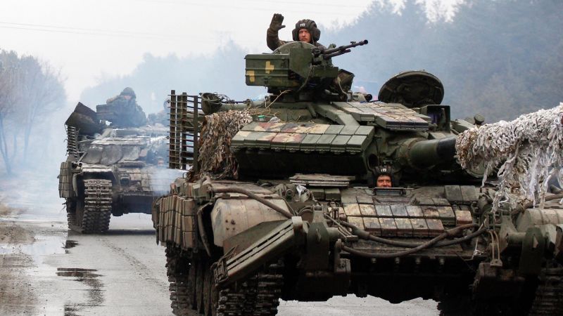 220302223207-ukrainian-servicemen-tanks-