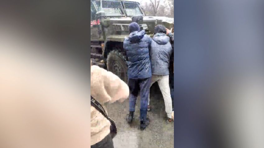 ukraine melitopol convoy standoff vpx