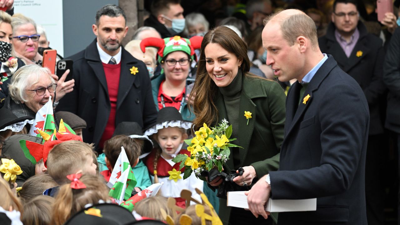 William and Kate chat with royal supporters at Abergavenny Market.