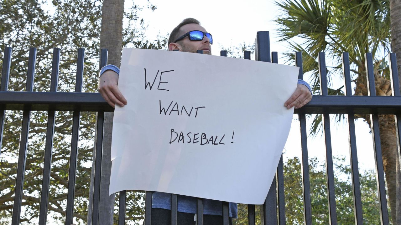 A fan in Jupiter, Florida, protests against a lockout. 