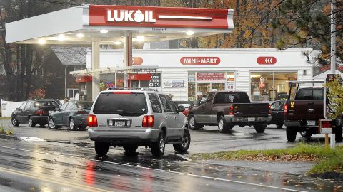 01 lukoil gas station
