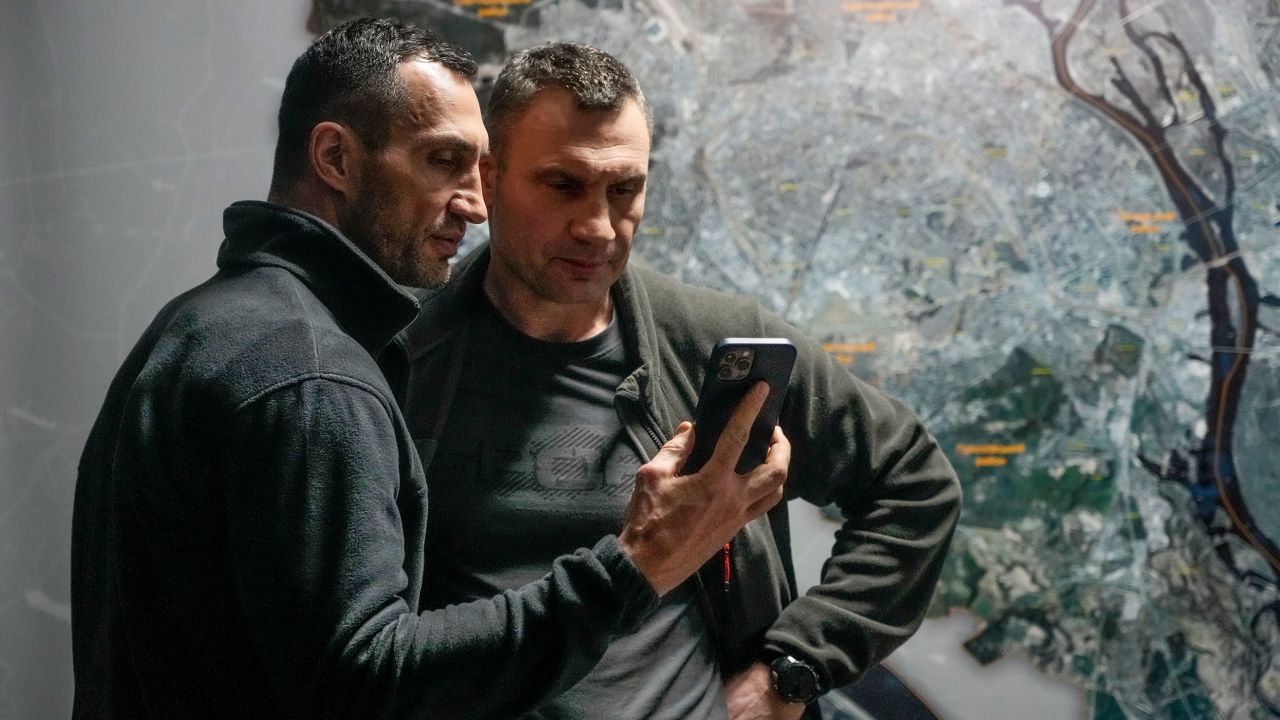 Vitali Klitschko, a former heavyweight boxing champion, right, and his brother Wladimir Klitschko, also a former boxing champion, have vowed to help defend Ukraine against Russia.