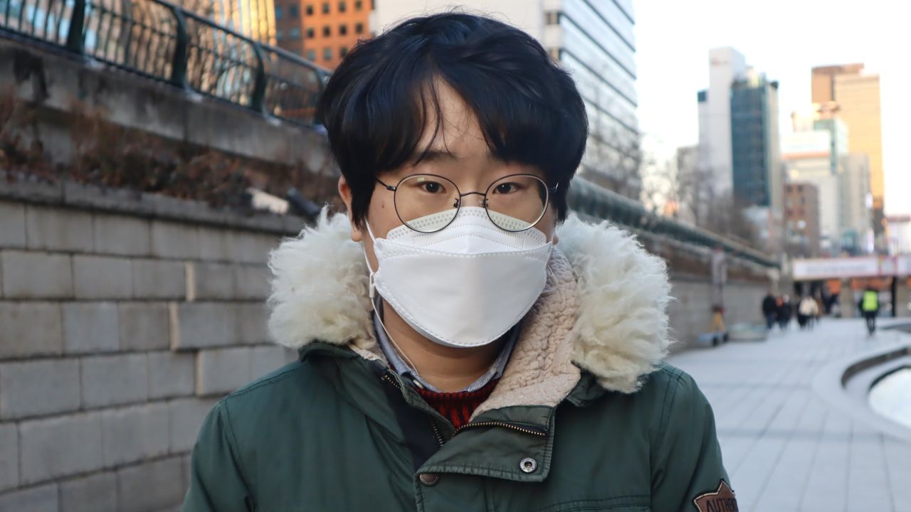 Park Se-hwan identifies as anti-feminist.