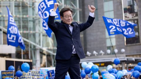 The ruling Democratic Party's presidential candidate Lee Jae-myung greets supporters on March 03.